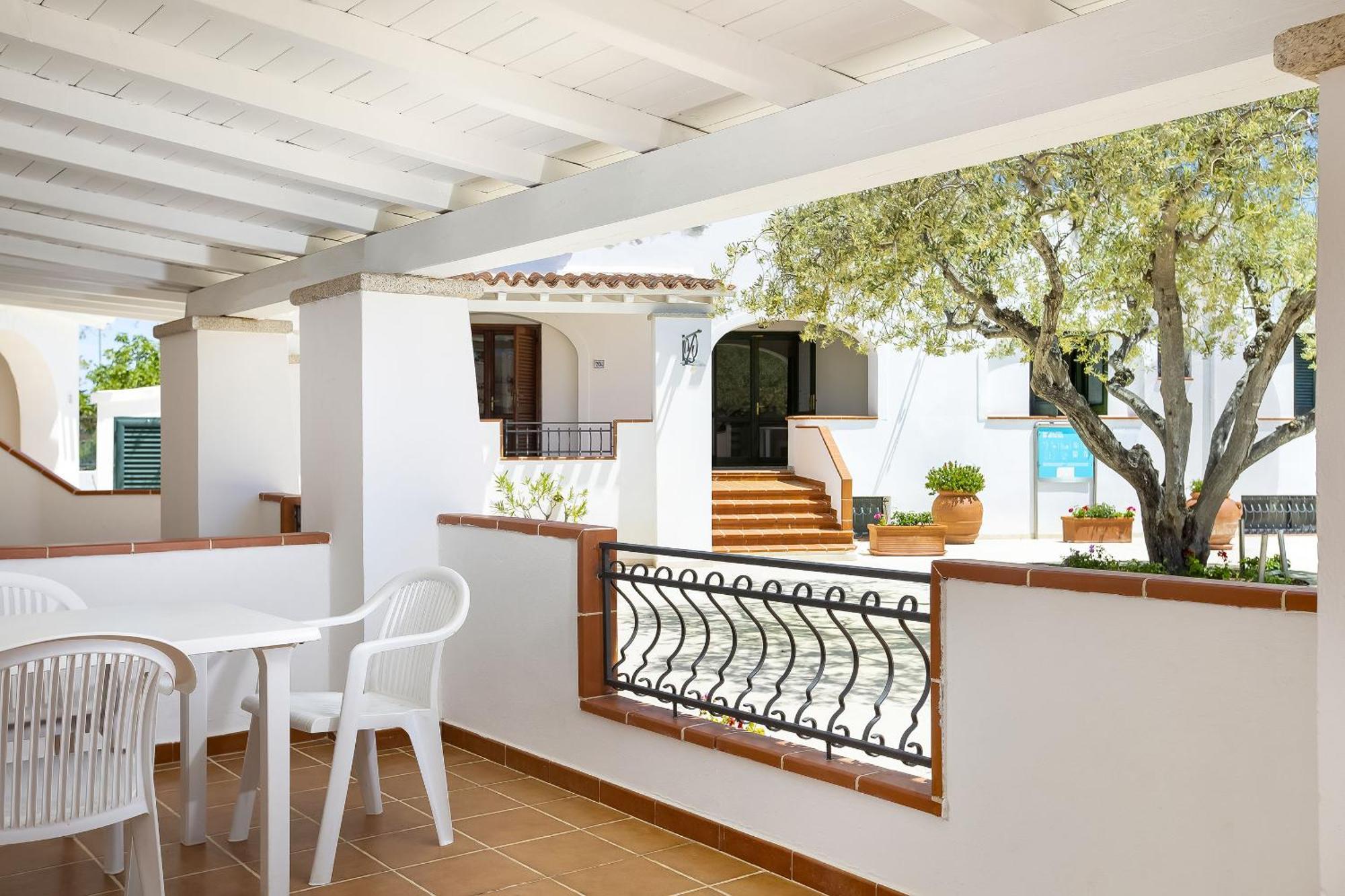 Alba Dorata Resort Cala Liberotto Bagian luar foto