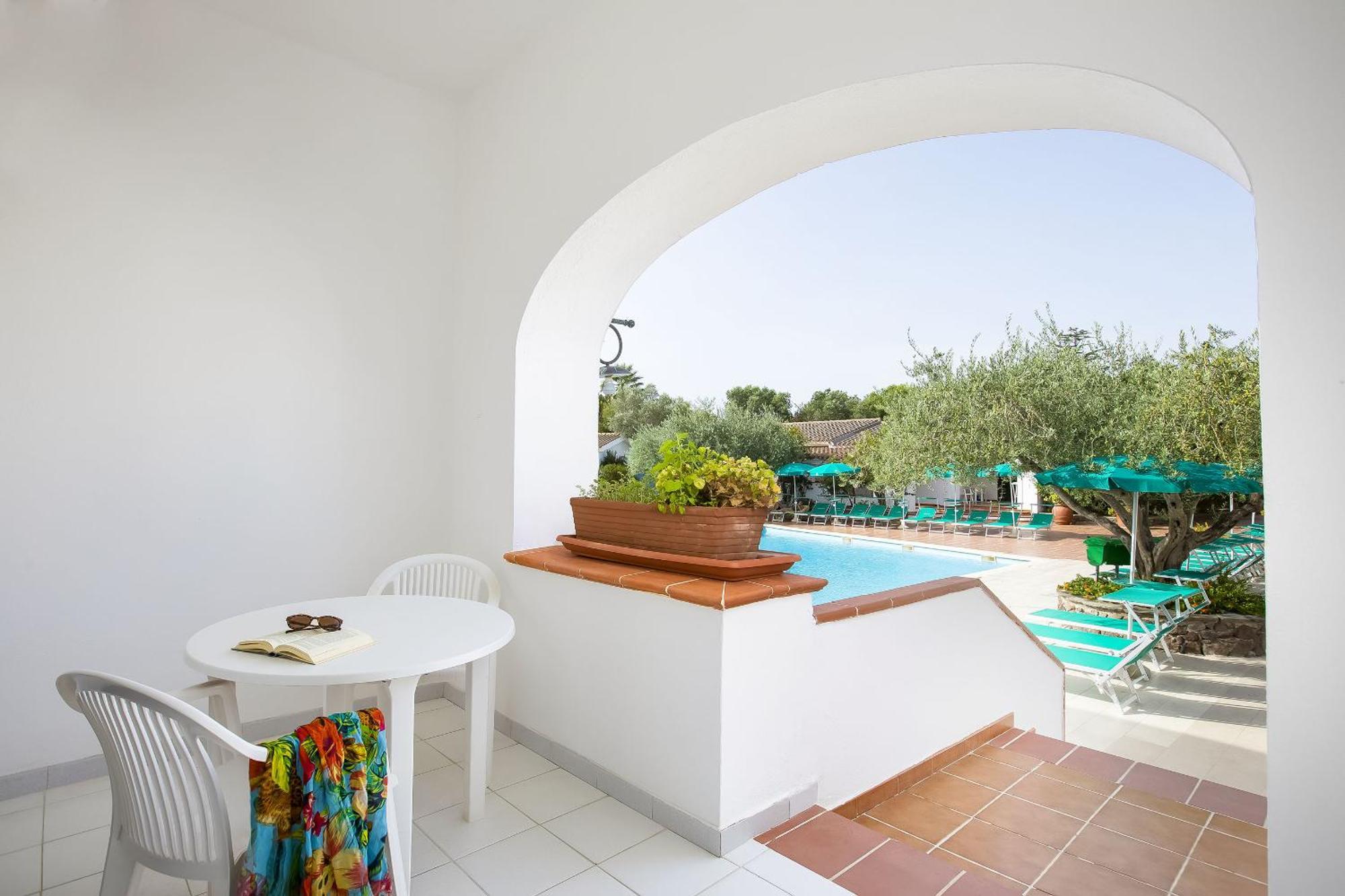 Alba Dorata Resort Cala Liberotto Bagian luar foto