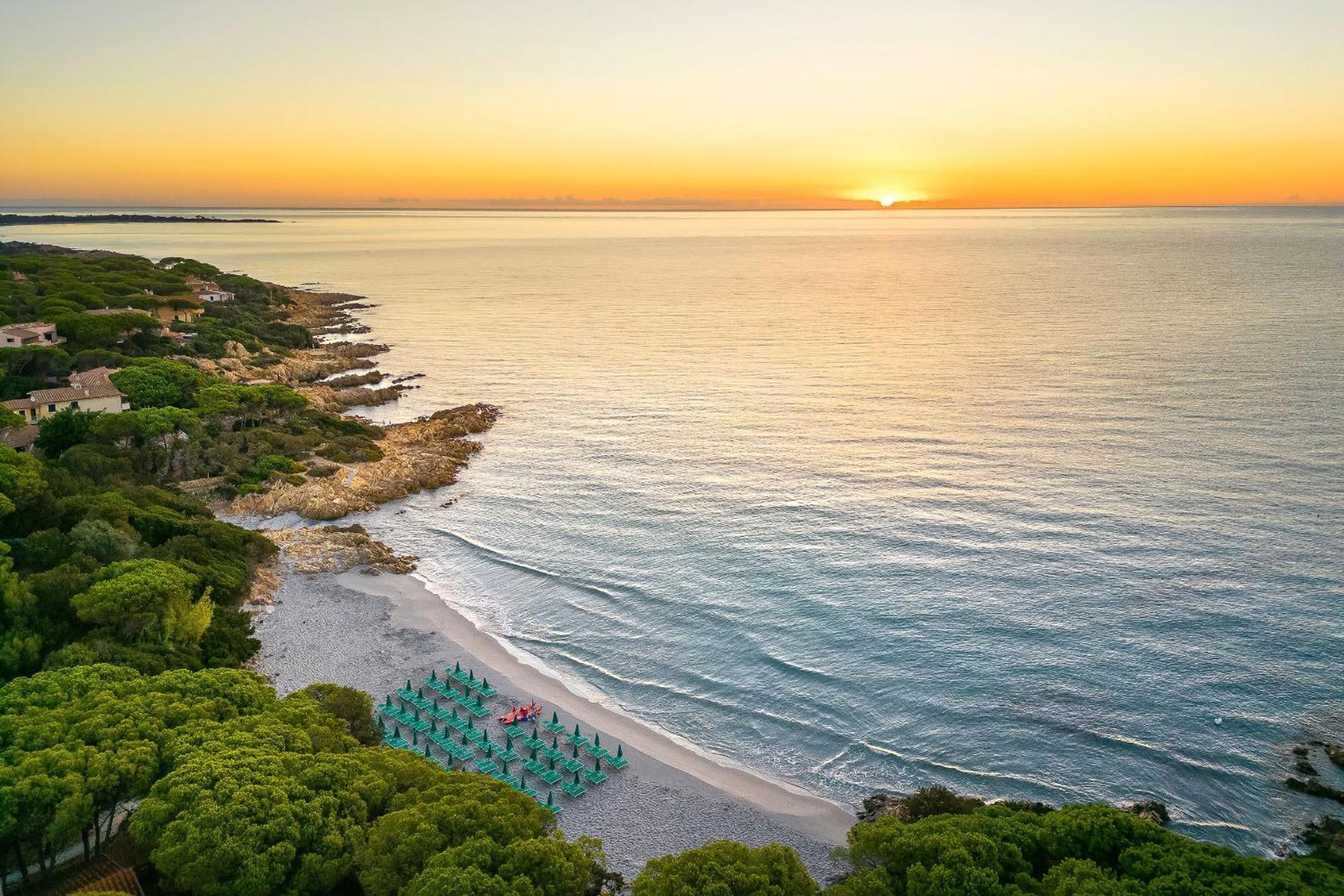 Alba Dorata Resort Cala Liberotto Bagian luar foto