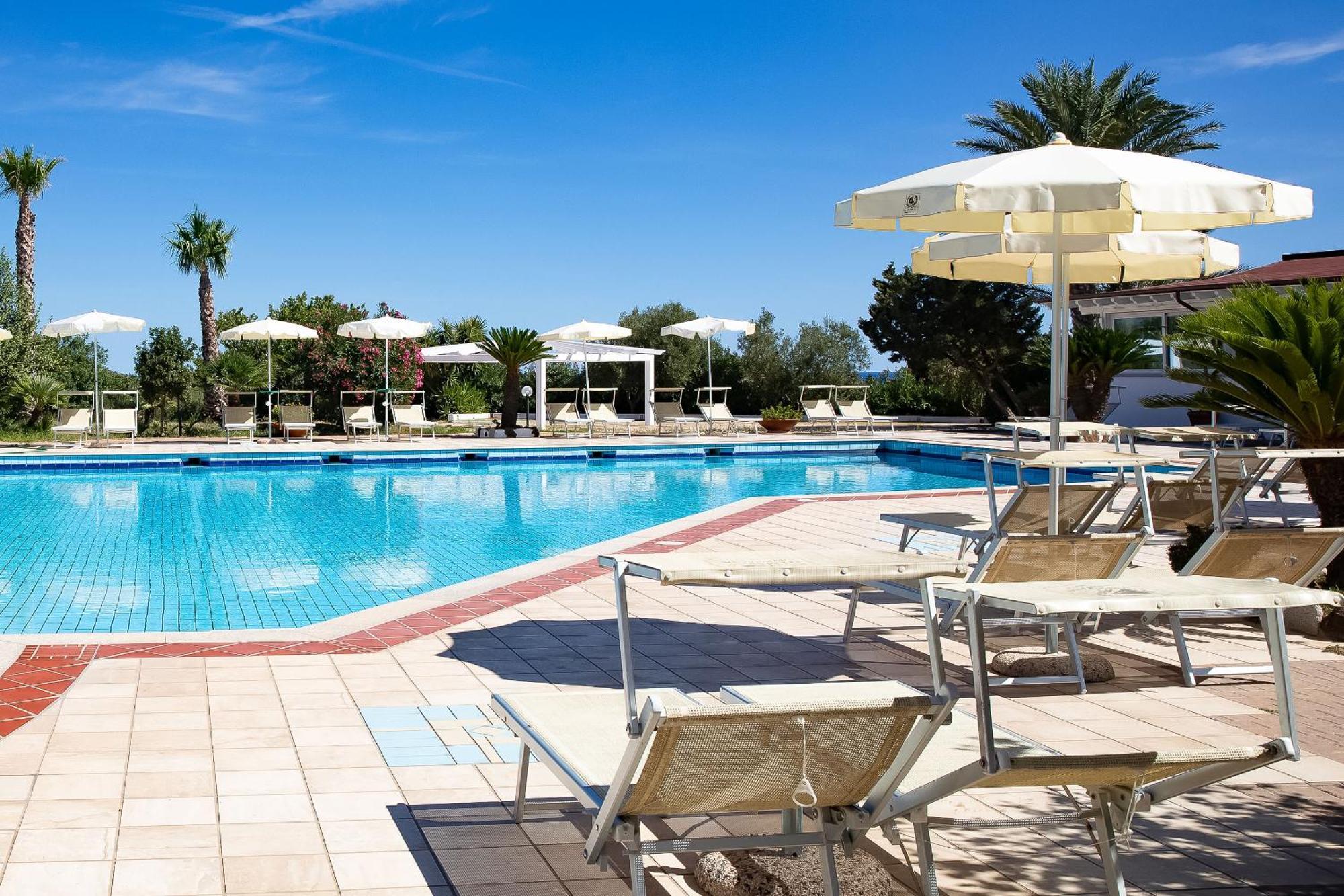 Alba Dorata Resort Cala Liberotto Bagian luar foto