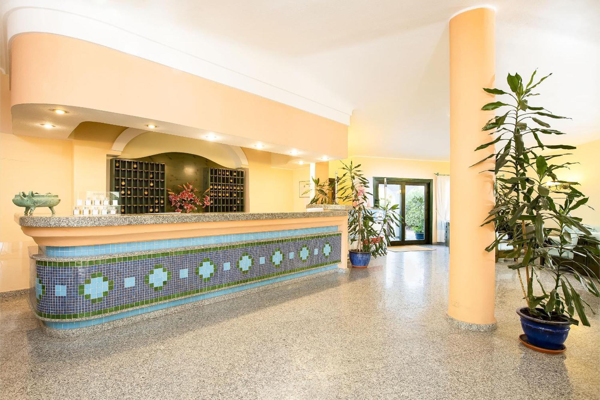 Alba Dorata Resort Cala Liberotto Bagian luar foto